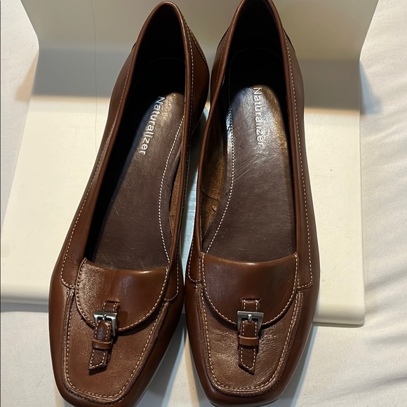 Naturalizer Women's Brown Loafers - Picture 4 of 5